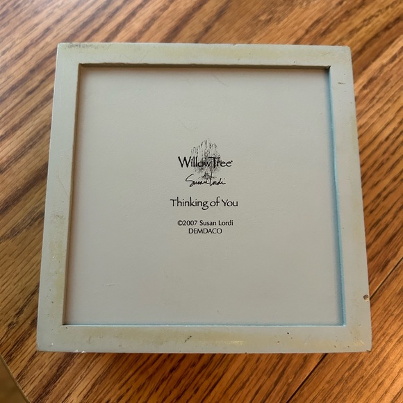 Willow Tree pre-owned Thinking of You keepsake box - Picture 3 of 3